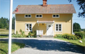 Three-Bedroom Holiday Home in Fjarhundra in Fjärdhundra